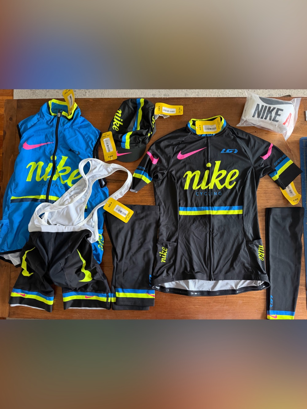 NWT Ultra-RARE! Women’s medium Nike x Louis Garneau Cycling Kit